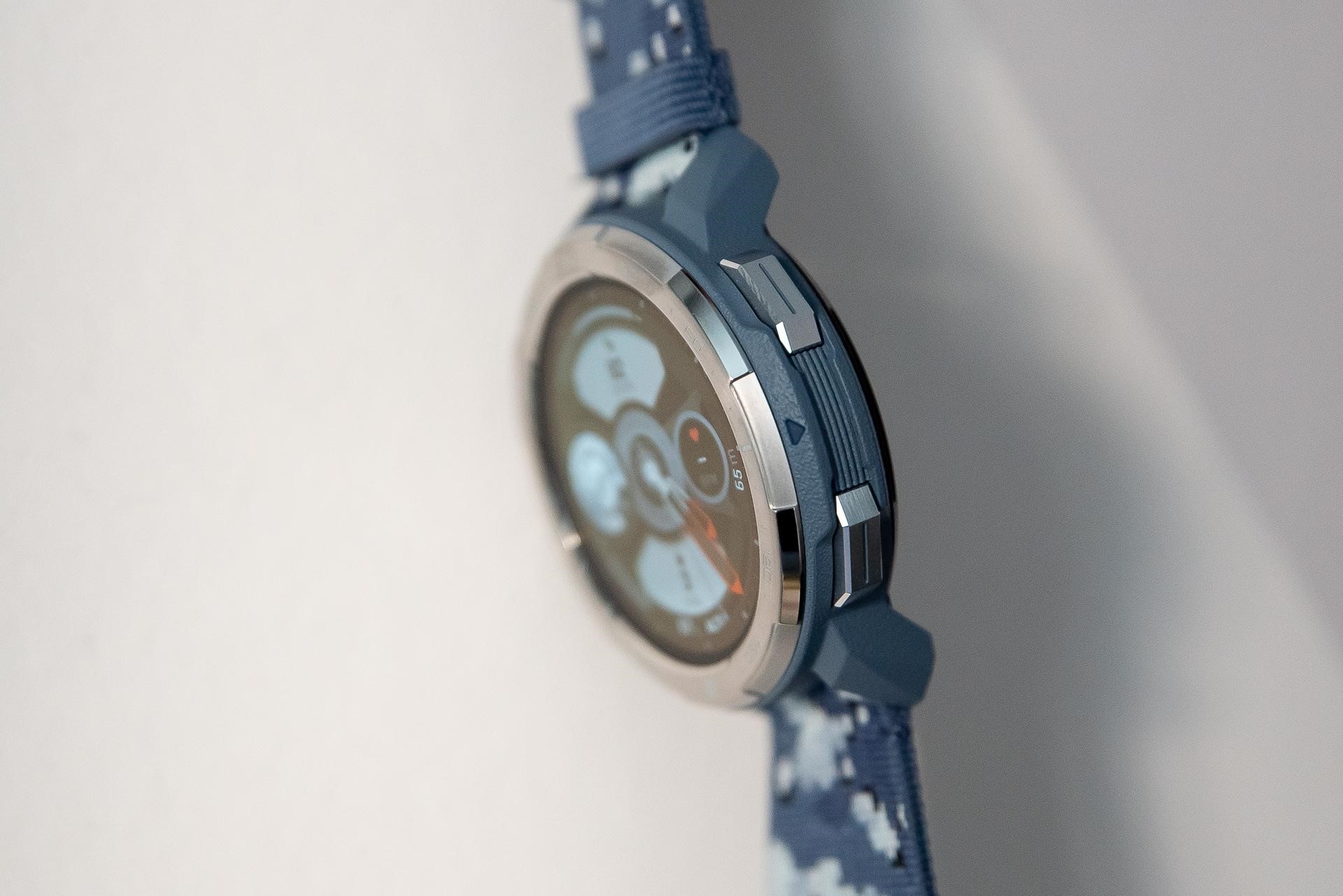 Часы honor choice watch обзор. Хонор watch GS Pro. Смарт часы хонор GS Pro ремешок. Honor watch GS Pro Camo Blue. Honor GS Pro камуфляж.